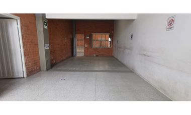 SE ARRIENDA BODEGA CON PATIO  INDUSTRIAL 2.675 +  2.700 M2 FUNZA