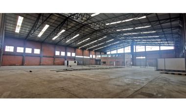 SE ARRIENDA BODEGA CON PATIO  INDUSTRIAL 2.675 +  2.700 M2 FUNZA