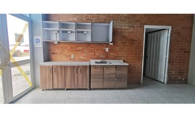 SE ARRIENDA BODEGA CON PATIO  INDUSTRIAL 2.675 +  2.700 M2 FUNZA