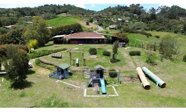 SE ARRIENDA CASA/LOTE RESTAURANTE ALTO LAS PALMAS / 8000 m²