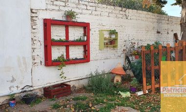 Casa en venta de 2 dormitorios c/ cochera en Cinco Saltos