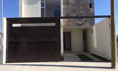 Casa En Venta En Fraccionamiento En Cuautlancingo