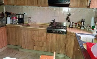 VENTA LOCAL C/2 CASAS DE 3 Y 4 AMB. S/AV. GAONA  MUY BUEN ESTADO