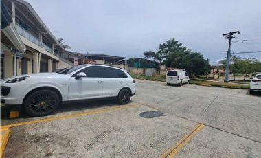 ALQUILO LOCAL BRISAS DEL GOLF PLANTA BAJA PLAZA COMERCIAL