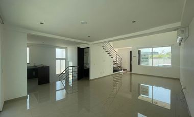 CASA  RENTA NUEVA * 5 RECAMARAS Y SOTANO - FRACC. SENDERO  * ALVARADO * VERACRUZ