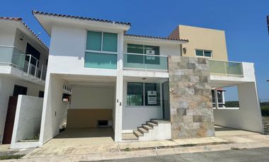 CASA  RENTA NUEVA * 5 RECAMARAS Y SOTANO - FRACC. SENDERO  * ALVARADO * VERACRUZ