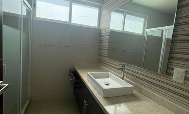 CASA  RENTA NUEVA * 5 RECAMARAS Y SOTANO - FRACC. SENDERO  * ALVARADO * VERACRUZ