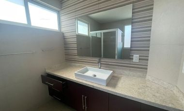 CASA  RENTA NUEVA * 5 RECAMARAS Y SOTANO - FRACC. SENDERO  * ALVARADO * VERACRUZ