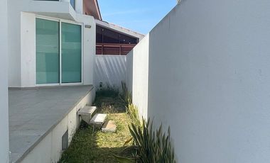 CASA  RENTA NUEVA * 5 RECAMARAS Y SOTANO - FRACC. SENDERO  * ALVARADO * VERACRUZ