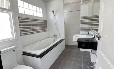 Good for Investor 4bedrooms4 3bathrooms