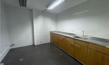 SE ARRIENDA- VENDE OFICINA POBLADO