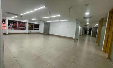 SE ARRIENDA- VENDE OFICINA POBLADO