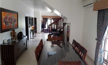 ALQUILA CASA 4 REC CLAYTON EMBASSY CLUB cv