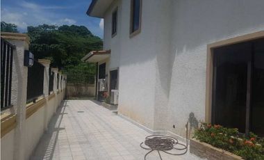 ALQUILA CASA 4 REC CLAYTON EMBASSY CLUB cv