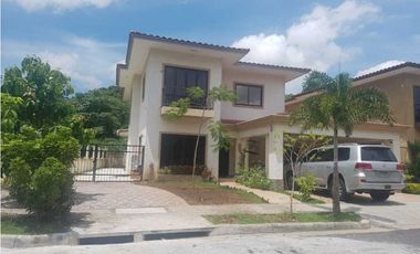 ALQUILA CASA 4 REC CLAYTON EMBASSY CLUB cv