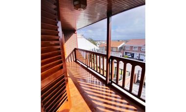 Casa 4 ambientes con dependencia — Zona San Carlos