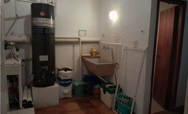 Casa 4 ambientes con dependencia — Zona San Carlos