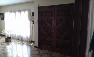 Casa 4 ambientes con dependencia — Zona San Carlos