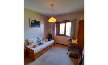 Casa 4 ambientes con dependencia — Zona San Carlos