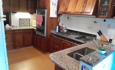 Casa 4 ambientes con dependencia — Zona San Carlos