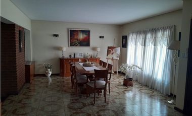 Casa 4 ambientes con dependencia — Zona San Carlos