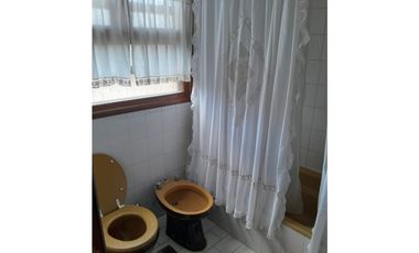 Casa 4 ambientes con dependencia — Zona San Carlos