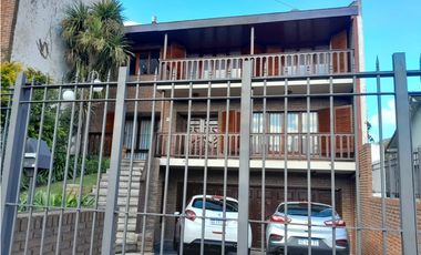 Casa 4 ambientes con dependencia — Zona San Carlos