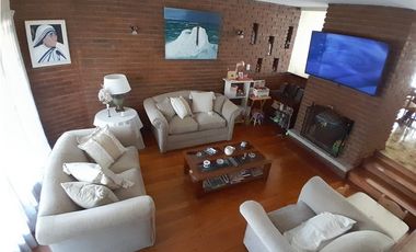 Casa 4 ambientes con dependencia — Zona San Carlos