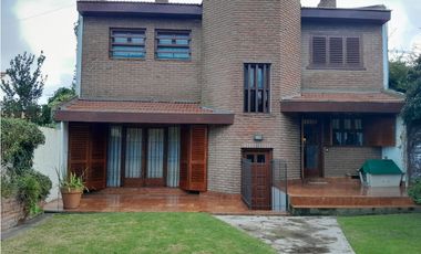 Casa 4 ambientes con dependencia — Zona San Carlos