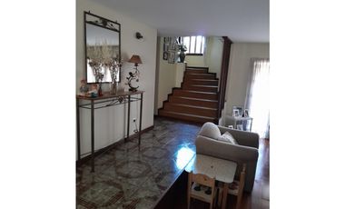 Casa 4 ambientes con dependencia — Zona San Carlos