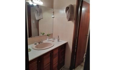 Casa 4 ambientes con dependencia — Zona San Carlos