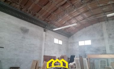 AMPLIO GALPÓN A LA VENTA