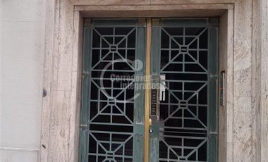 Oficina en Arriendo en Paseo Bulnes . Metro Moneda