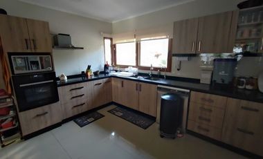 Hermosa Casa Estilo Mediterráneo , Idahue