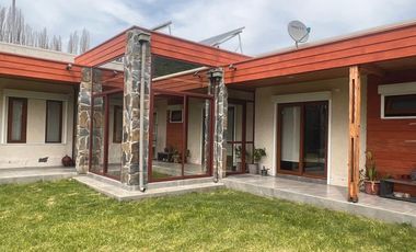 Hermosa Casa Estilo Mediterráneo , Idahue
