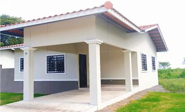 Alquilo espaciosa residencia en Palmera Village, Boquerón