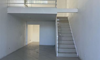 Local Comercial en Arriendo en Strip Center Small Service / Lo Barnechea