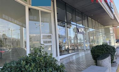 Local Comercial en Arriendo en Strip Center Small Service / Lo Barnechea