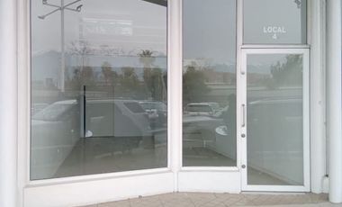 Local Comercial en Arriendo en Strip Center Small Service / Lo Barnechea