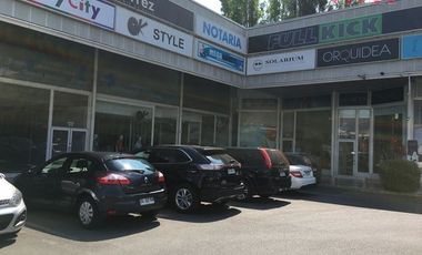 Local Comercial en Arriendo en La Dehesa / Strip Center frente al Portal La Dehesa