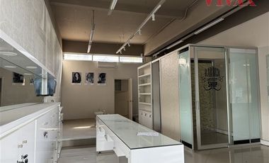 Local Comercial en Arriendo en La Dehesa / Strip Center frente al Portal La Dehesa