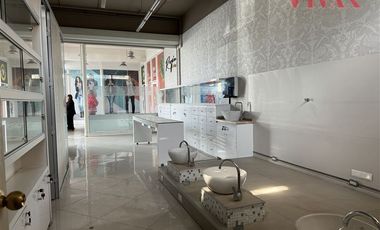Local Comercial en Arriendo en La Dehesa / Strip Center frente al Portal La Dehesa