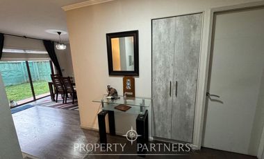 Acogedora casa en venta, Arboleda del Portal.