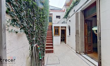 Hermosa casa de epoca de 4 ambientes con terraza y patio
