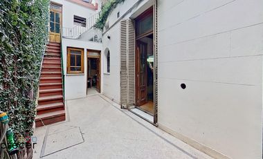 Hermosa casa de epoca de 4 ambientes con terraza y patio