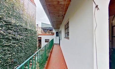 Hermosa casa de epoca de 4 ambientes con terraza y patio