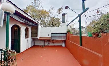 Hermosa casa de epoca de 4 ambientes con terraza y patio