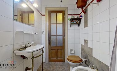 Hermosa casa de epoca de 4 ambientes con terraza y patio