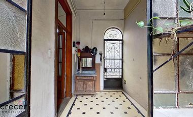 Hermosa casa de epoca de 4 ambientes con terraza y patio