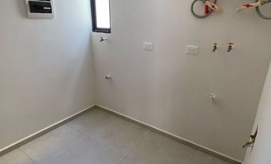 Rocío: Casa de Lujo en Country, una planta, alberca, seguridad 24/7.